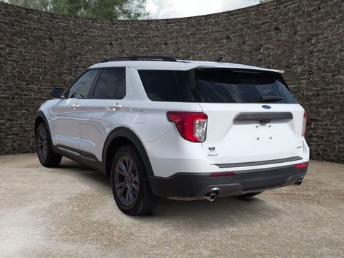 Used 2022 Ford Explorer XLT w/ Equipment Group 202A AWD/4WD image 5