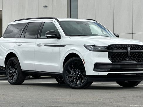 New 2026 Lincoln Navigator Reserve w/ Jet Appearance Package AWD/4WD image 1