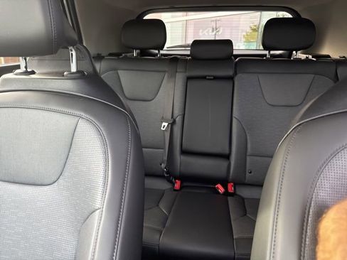 Certified 2025 Kia Niro SX Touring FWD image 23