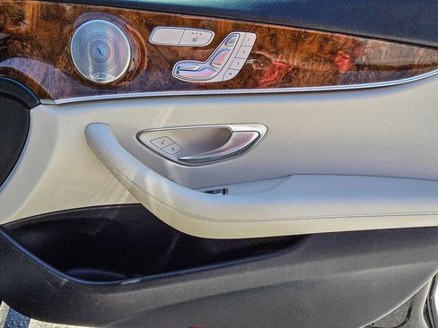 Used 2018 Mercedes-Benz E 400 4MATIC Sedan image 40