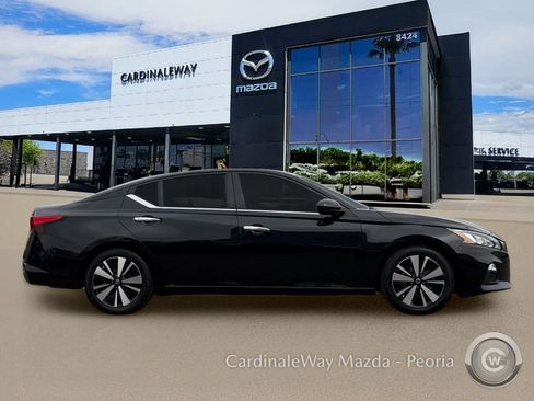 Used 2022 Nissan Altima 2.5 SV FWD image 9