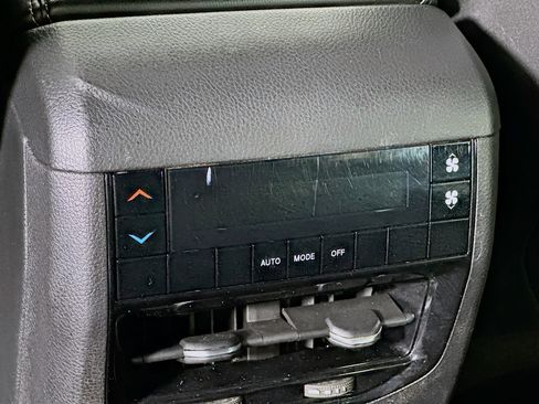 Used 2023 Jeep Grand Cherokee L Laredo image 26