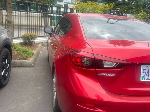 Used 2017 MAZDA MAZDA3 Touring FWD image 5