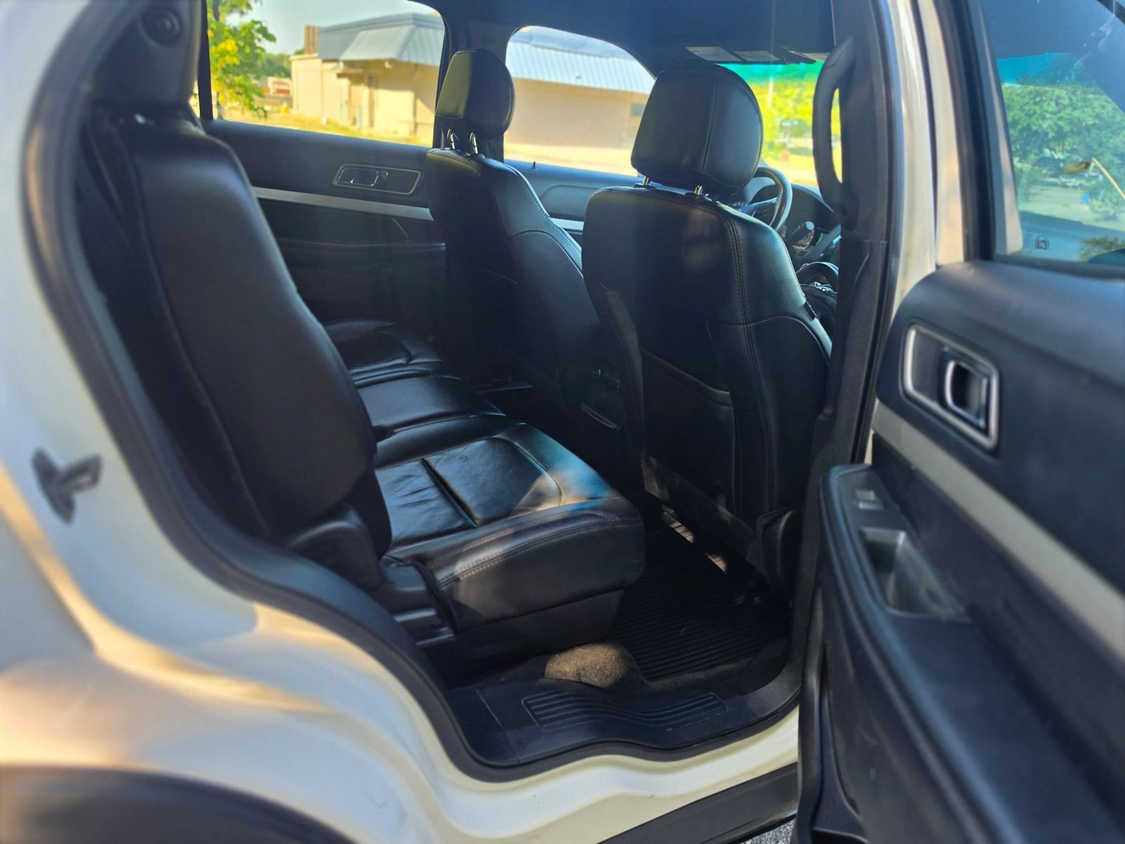 Used 2016 Ford Explorer XLT w/ Equipment Group 202A AWD/4WD image 16