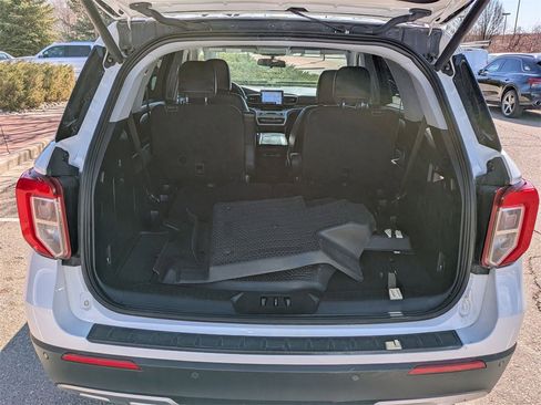 Used 2022 Ford Explorer XLT w/ Equipment Group 202A image 24