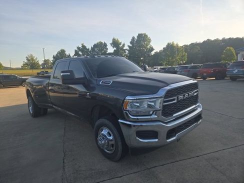 Used 2024 RAM 3500 Tradesman w/ Chrome Appearance Group AWD/4WD image 8