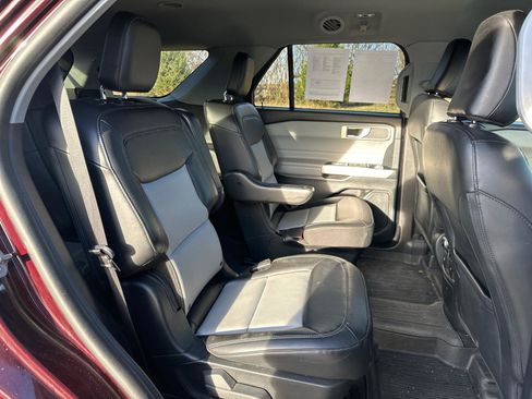 Used 2022 Ford Explorer XLT w/ Equipment Group 202A image 22