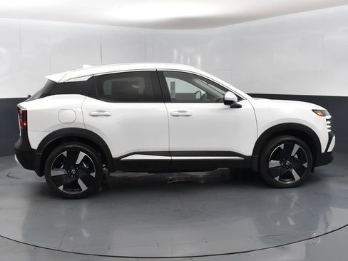 New 2025 Nissan Kicks SR image 8