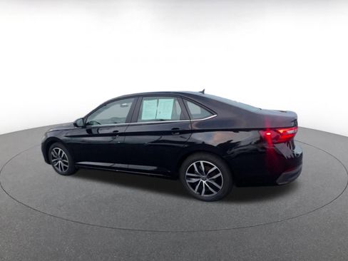 Used 2025 Volkswagen Jetta SE image 10