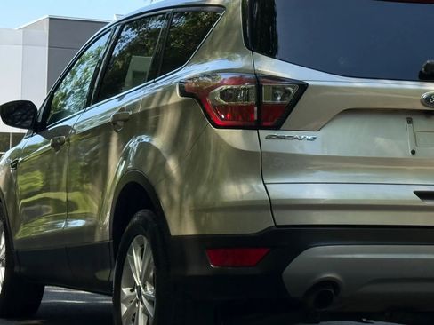 Used 2017 Ford Escape SE FWD image 7