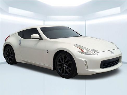 Used 2015 Nissan 370Z Coupe RWD image 8