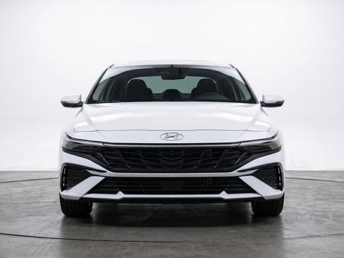 Used 2025 Hyundai Elantra SEL FWD image 2