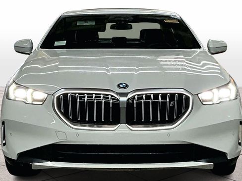 Certified 2025 BMW i5 eDrive40i w/ Premium Package image 3