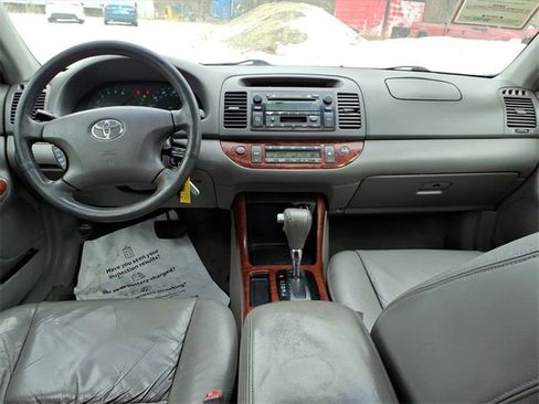 Used 2002 Toyota Camry XLE image 11