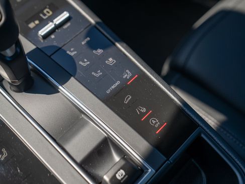 Certified 2026 Porsche Macan AWD/4WD image 20