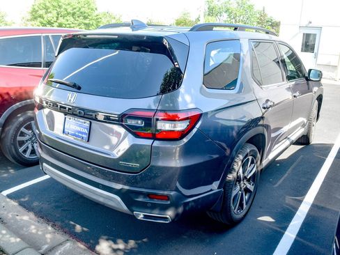 Used 2023 Honda Pilot Touring image 5