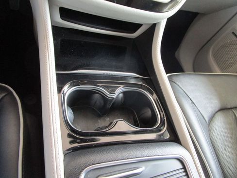 Used 2022 Chrysler Pacifica Limited image 37