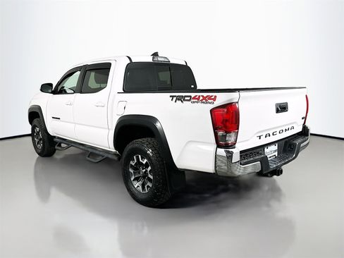 Certified 2017 Toyota Tacoma TRD Off-Road w/ Tow Package (A/T) image 5