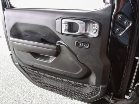 Used 2018 Jeep Wrangler Unlimited Sport S image 22