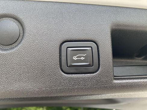 Certified 2019 Chevrolet Equinox LT w/ Sun & Navigation Package AWD/4WD image 13