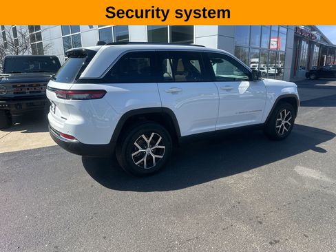 Used 2023 Jeep Grand Cherokee Limited AWD/4WD image 3