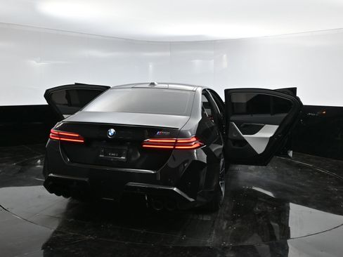Used 2025 BMW M5 w/ Executive Package image 36