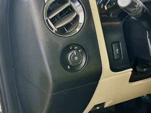 Used 2015 Ford Expedition XL image 11