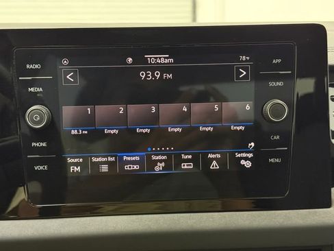 Used 2025 Volkswagen Jetta SE FWD image 17