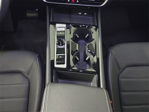 Used 2024 Volkswagen Atlas Cross Sport SEL image 23
