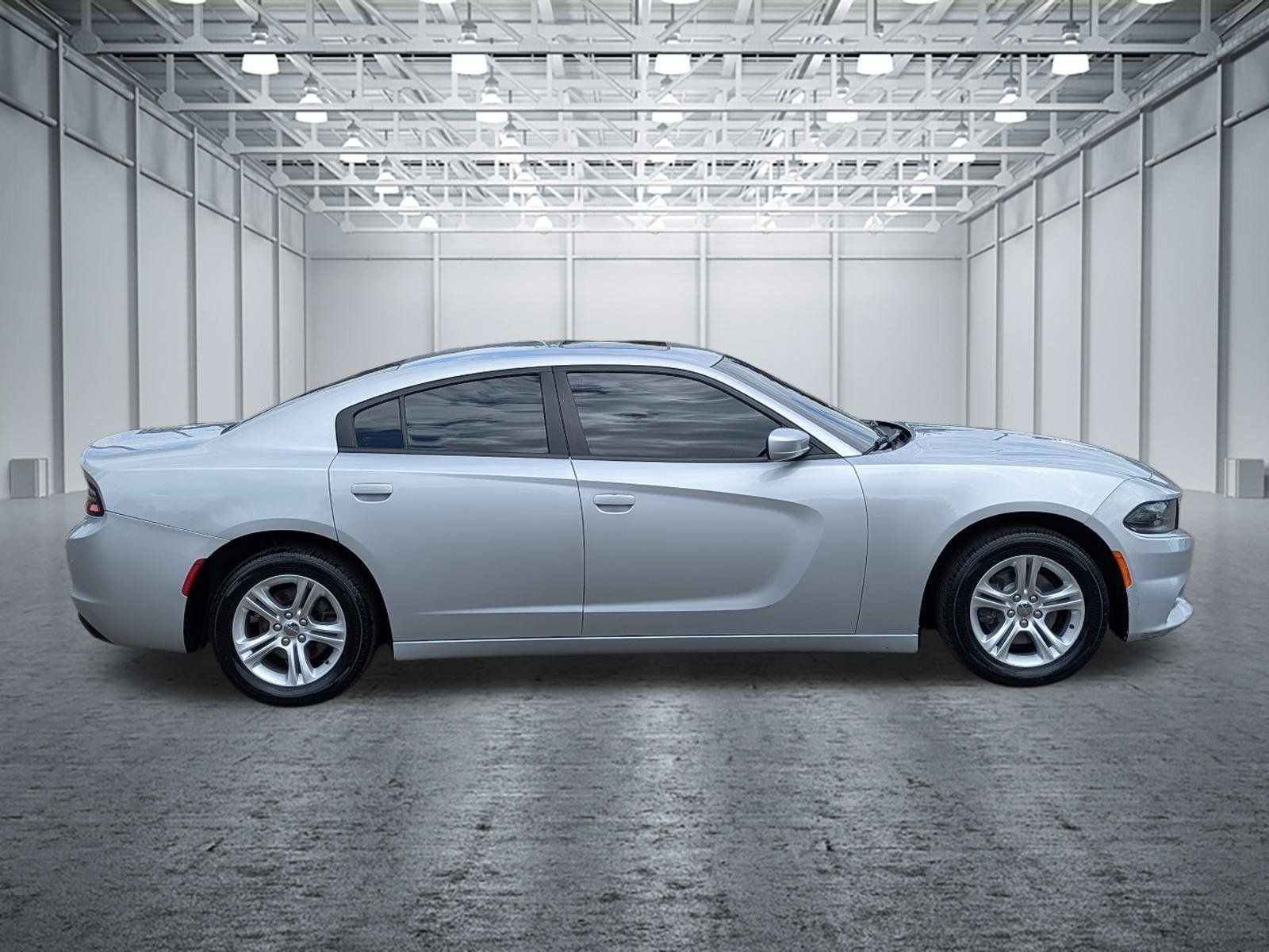 Used 2019 Dodge Charger SXT RWD image 6