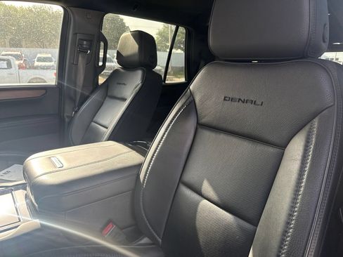 Used 2025 GMC Yukon Denali AWD/4WD image 18
