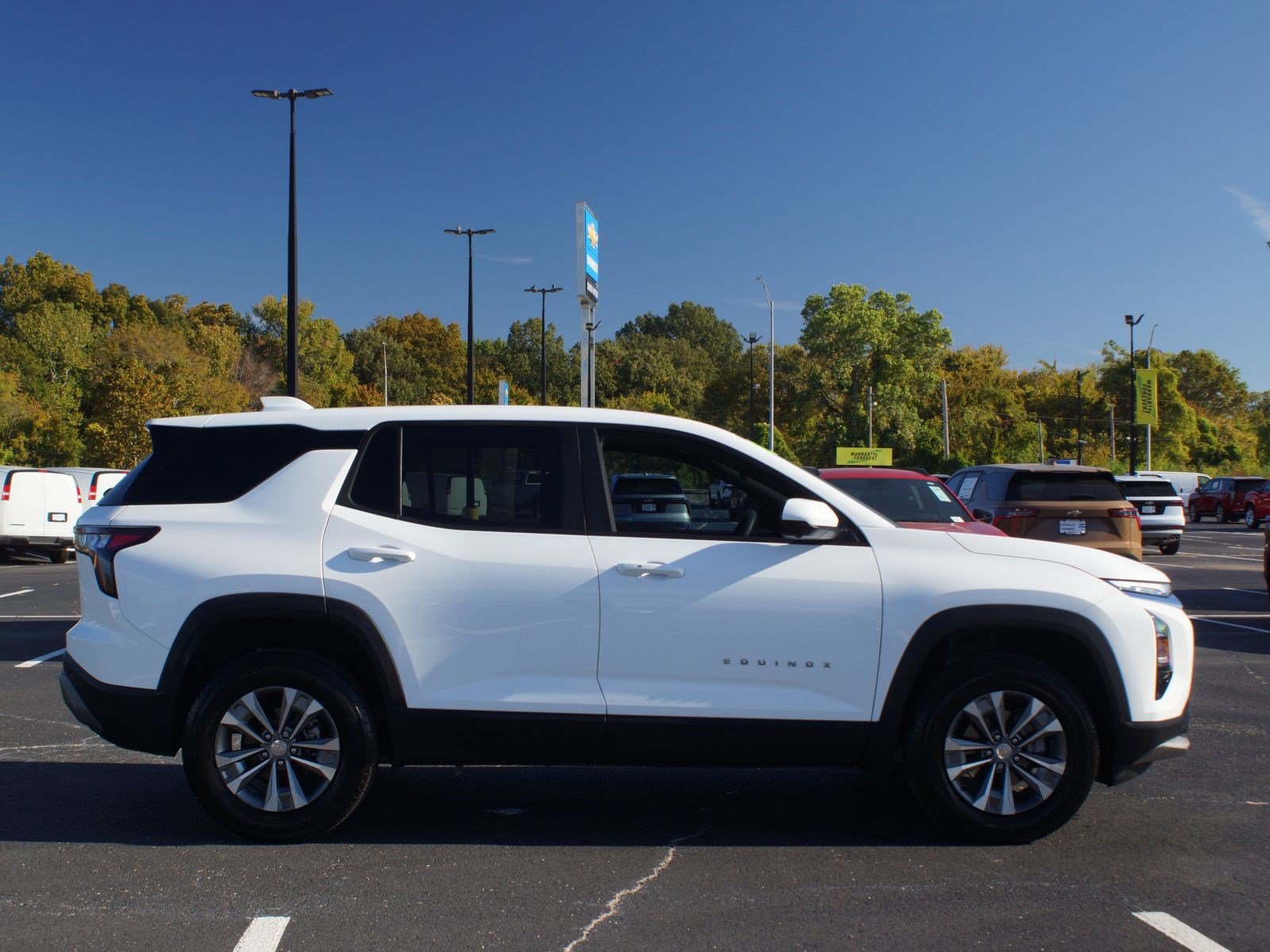 Used 2026 Chevrolet Equinox LT w/ Safety and Technology Package FWD image 18
