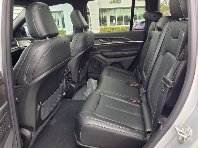 New 2026 Jeep Grand Cherokee Limited w/ Luxury Tech Group II RWD image 12