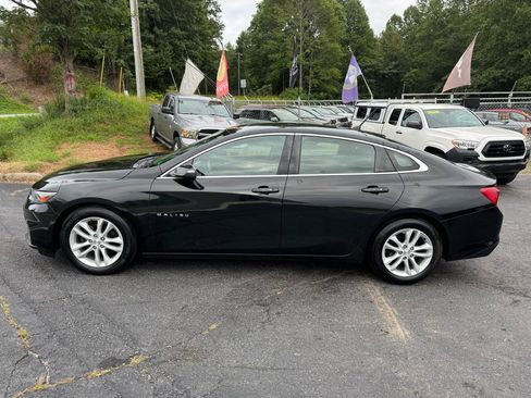 Used 2017 Chevrolet Malibu LT FWD image 4
