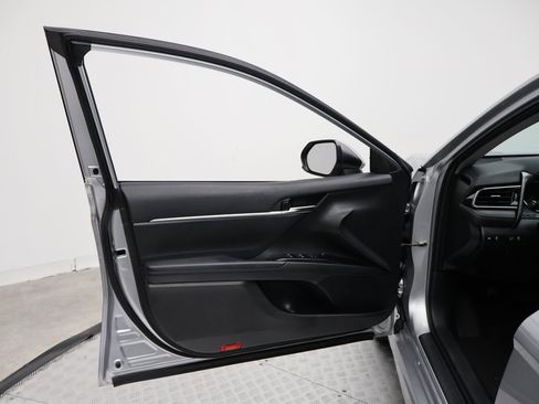 Certified 2020 Toyota Camry SE image 16