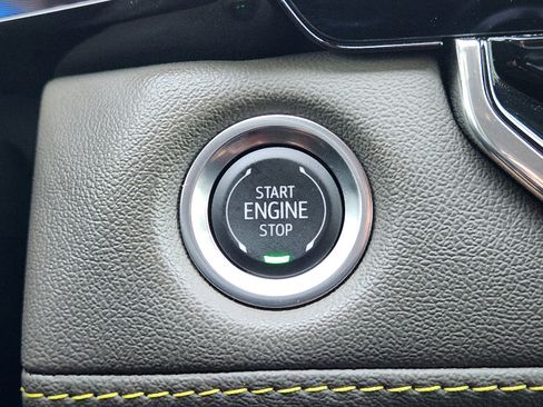 Used 2025 Chevrolet Colorado ZR2 w/ Technology Package image 23