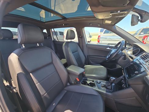 Used 2020 Volkswagen Tiguan SE R-Line w/ 3rd Row Seat Package AWD/4WD image 30
