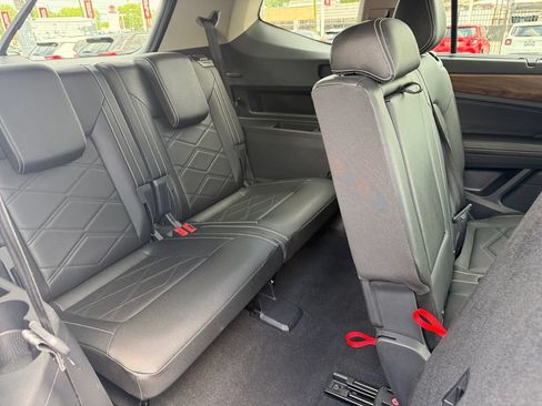 Used 2025 Volkswagen Atlas SE FWD image 25