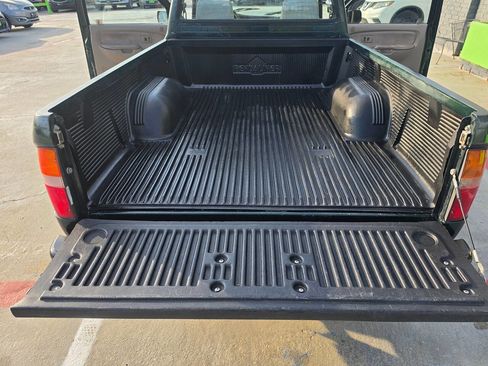 Used 2001 Toyota Tacoma 2WD Regular Cab image 18