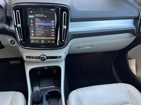 Used 2019 Volvo XC40 T5 Momentum AWD/4WD image 34