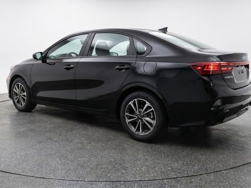 Used 2024 Kia Forte LXS w/ LXS Technology Package image 6