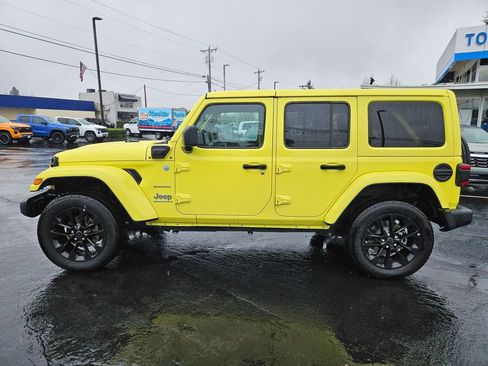 Used 2024 Jeep Wrangler Unlimited Sahara image 3