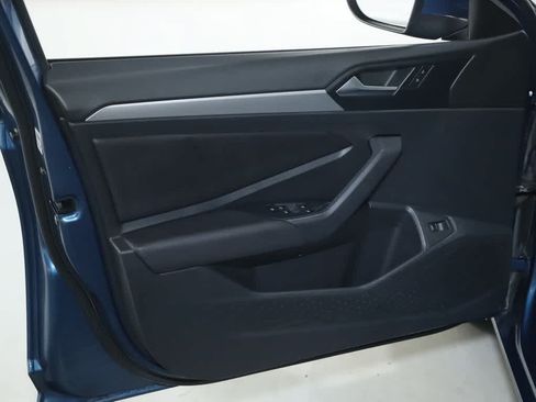 Used 2019 Volkswagen Jetta SE w/ Cold Weather Package FWD image 15