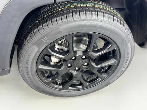 Used 2022 Jeep Compass Altitude w/ Sun and Sound Group image 31