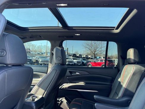 Used 2024 Chevrolet Traverse RS image 11