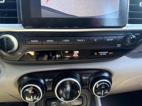 Used 2024 Hyundai Venue SEL image 24