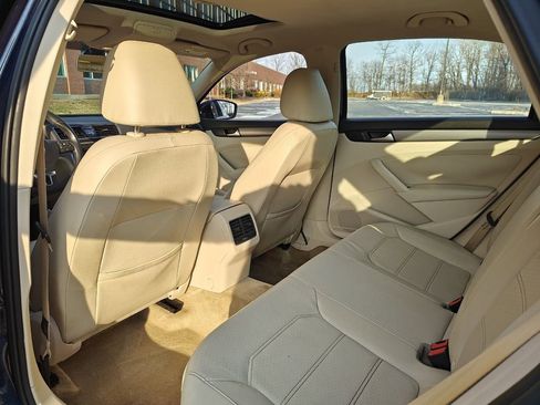 Used 2015 Volkswagen Passat TDI SE image 24