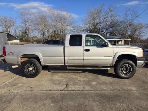 Used 2005 Chevrolet Silverado 2500 LS image 2