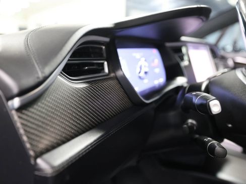 Used 2018 Tesla Model X 75D image 29