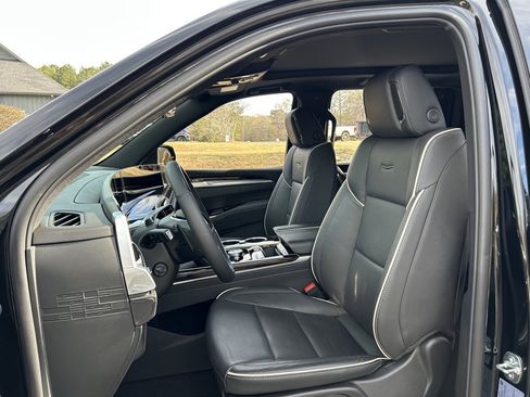 Used 2025 Cadillac Escalade ESV Premium Luxury image 42